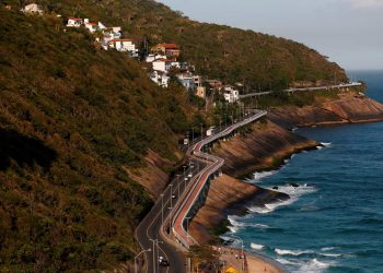 Após nove meses fechada, avenida Niemeyer é reaberta no Rio
