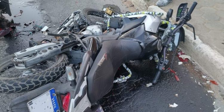 Grave acidente deixa dois motociclistas feridos no ES