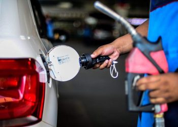 Preços de venda de gasolina para as distribuidoras terá nova redução