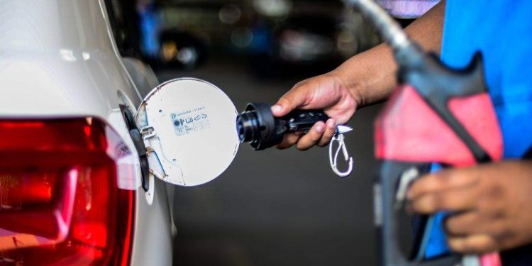 Preços de venda de gasolina para as distribuidoras terá nova redução