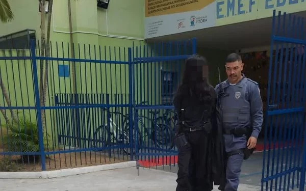Jovem invade escola em Vitória com arco e flecha e coquetel molotov