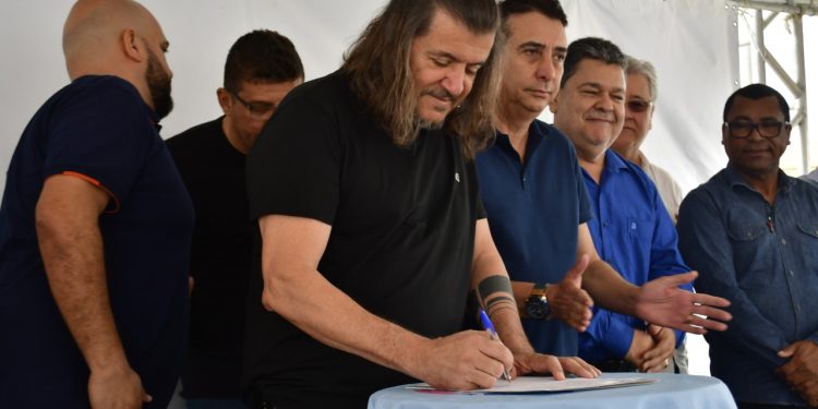 Daniel Santana e Governo do Estado assinam mais ordens de serviço para São Mateus