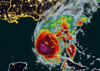 Furacão Ian vai a categoria 4, obriga evacuação e fecha aeroportos na Flórida