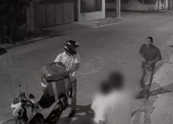 Homem armado assalta motoboy na frente de duas crianças em Linhares