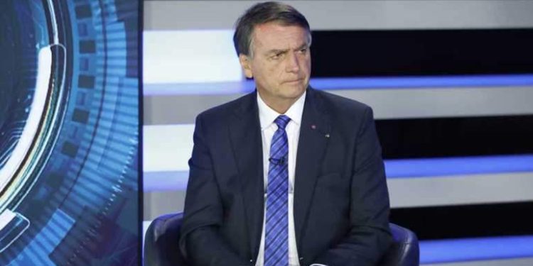 Bolsonaro critica Lula e promete aumento real para o salário mínimo em sabatina da Record TV