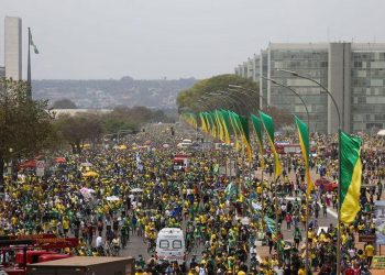 Desfile em comemoração ao Bicentenário reúne multidão na Esplanada dos Ministérios