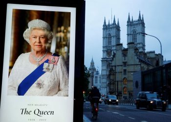 Bolsonaro confirma presença em funeral da rainha Elizabeth II