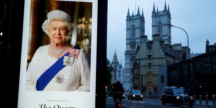 Bolsonaro confirma presença em funeral da rainha Elizabeth II