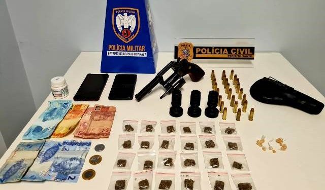 Operação em Pinheiros apreende adolescente com drogas e homem portando arma de fogo