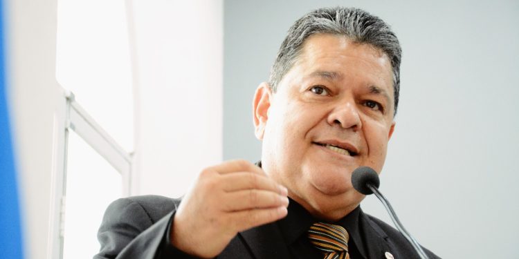 Paulo Fundão indica quadra e campo soçaite para o Jacuí