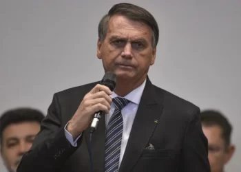 Bolsonaro aciona TSE e quer R$ 1,6 milhão de Lula e Gleisi