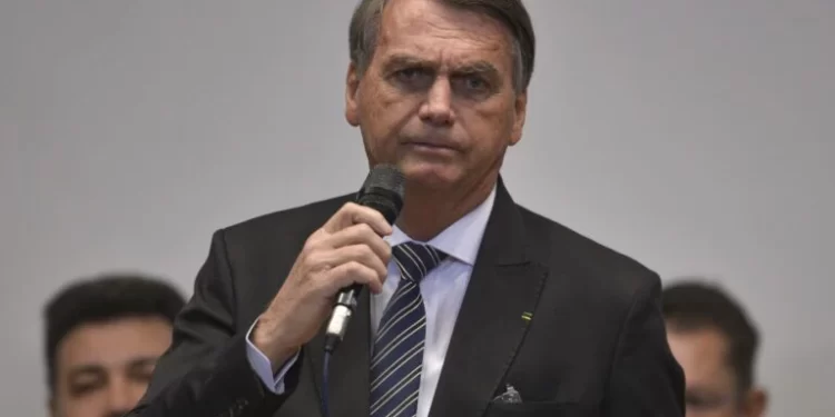 Bolsonaro aciona TSE e quer R$ 1,6 milhão de Lula e Gleisi