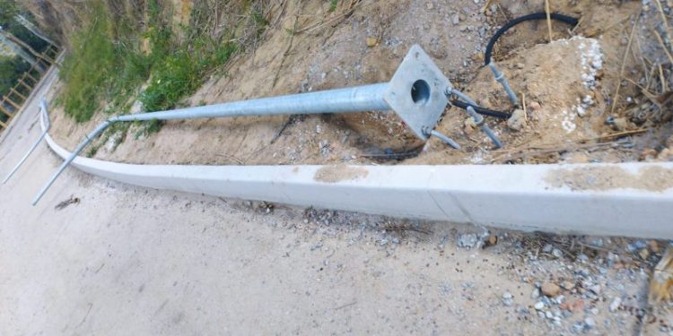 Fios e luminárias são furtados na Linha Verde