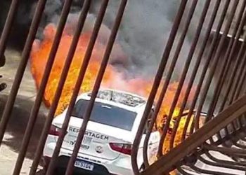 Ônibus é metralhado e carro de TV é incendiado após morte de traficante em Vitória