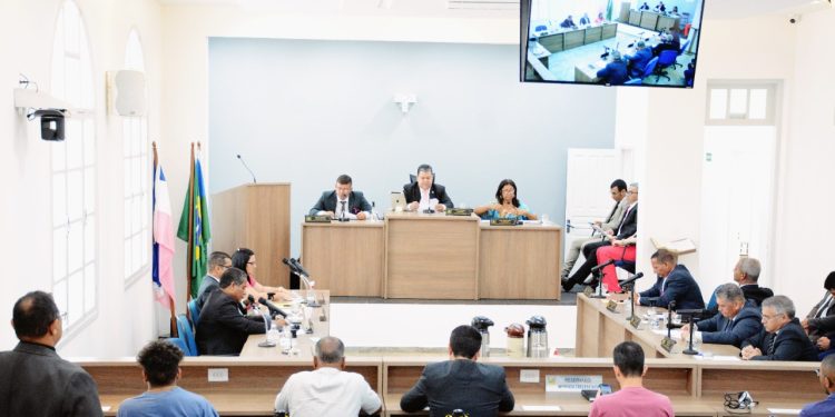 Legislativo mateense aprova mais 10 indicações e cinco projetos de lei