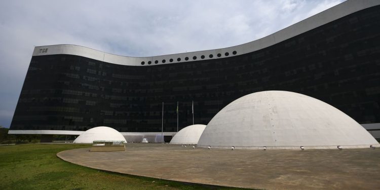 TSE concede a Lula 24 direitos de resposta contra Bolsonaro