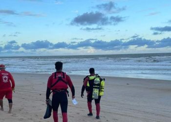 Turista mineiro desaparece após entrar no mar em Guriri