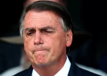 Governo Bolsonaro pressiona Petrobras a segurar preços até o 2º turno contra Lula