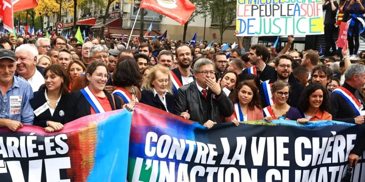 Milhares protestam em Paris contra alta de preços na França