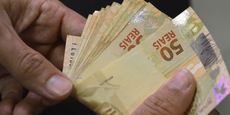 Bancos já podem fazer empréstimo consignado do Auxílio Brasil e BPC
