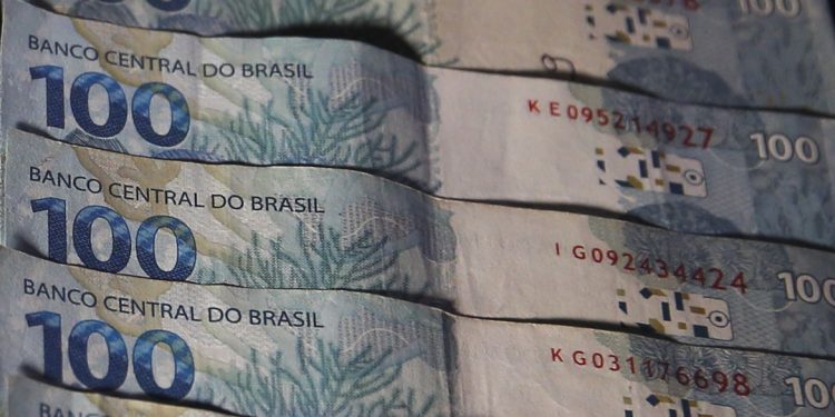 Mercado financeiro reduz projeção da inflação de 5,88% para 5,74%