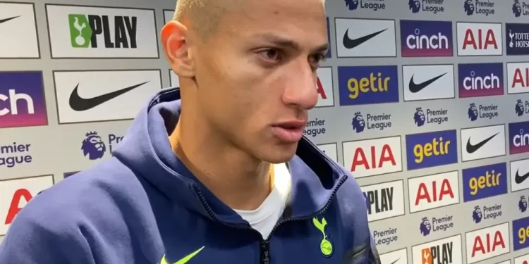 Richarlison chora e teme ficar fora da Copa do Mundo após lesão
