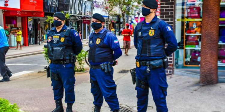 Guarda Civil apreende três suspeitos de cometer vários crimes no centro de Linhares