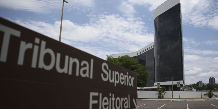 Checadores do TSE vão identificar fake news enviadas por eleitores