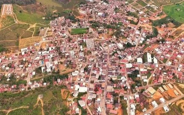 Marido agride mulher com foice e morre após atacar PMs em Vila Valério