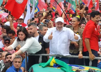 Ao lado de Simone Tebet e Marina Silva, Lula faz campanha em Minas Gerais