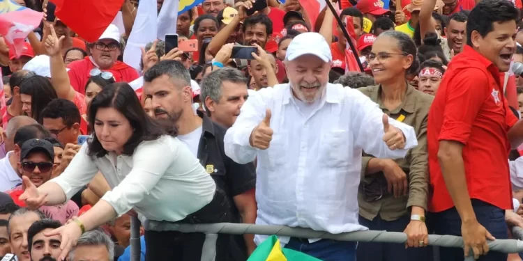 Ao lado de Simone Tebet e Marina Silva, Lula faz campanha em Minas Gerais