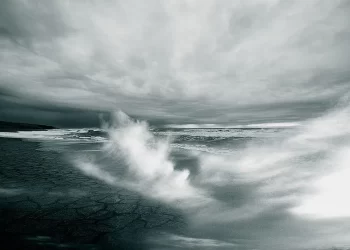 Marinha emite alerta de ventos de 74 km/h com passagem de frente fria no ES