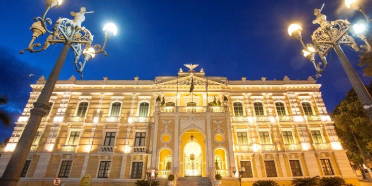 Governo do ES abre concurso com 200 vagas e salário de R$ 6,5 mil