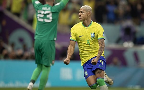 Brasil vence a Sérvia na estreia da Copa com show de Richarlison