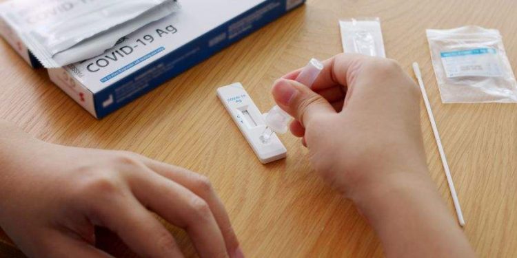 Nova onda de covid-19: volto a usar máscara? Precisa de 5ª dose? Tire dúvidas