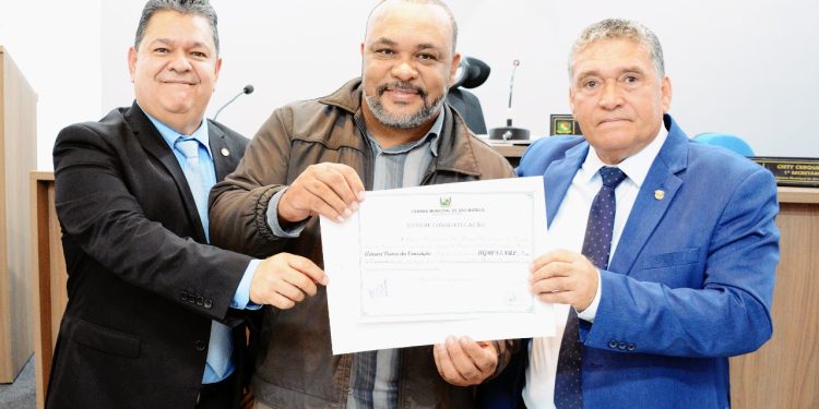 Adauri estreia tribuna livre na nova sede da Câmara