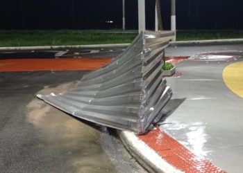 VÍDEOS | Forte chuva causa estragos e alagamentos em diversos locais de Linhares