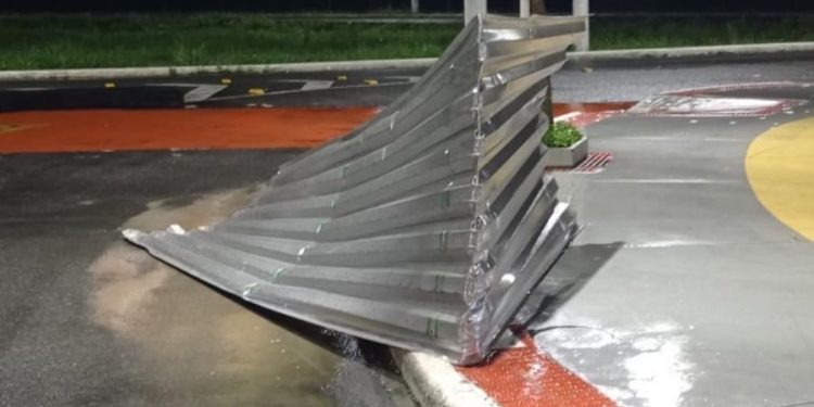 VÍDEOS | Forte chuva causa estragos e alagamentos em diversos locais de Linhares