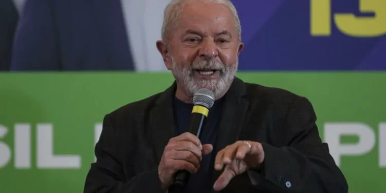 Além de inflamação, exame em Lula indicou manchas na laringe