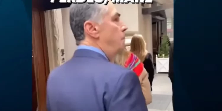 Barroso perde a paciência com protesto: “Perdeu, mané”