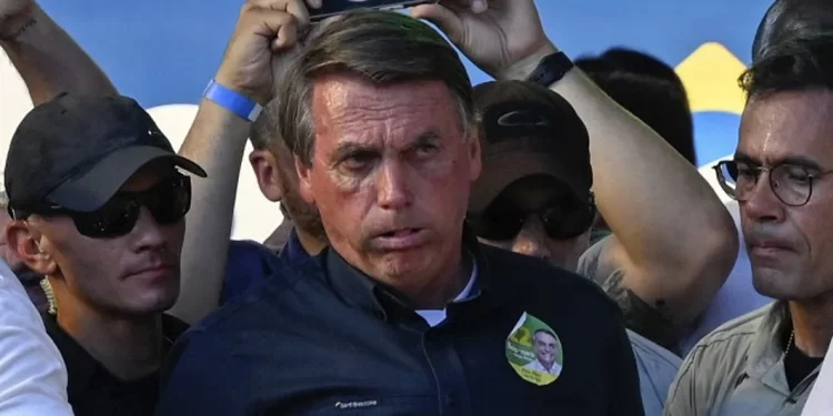 Bolsonaro dá entrada em hospital de Brasília com dores abdominais