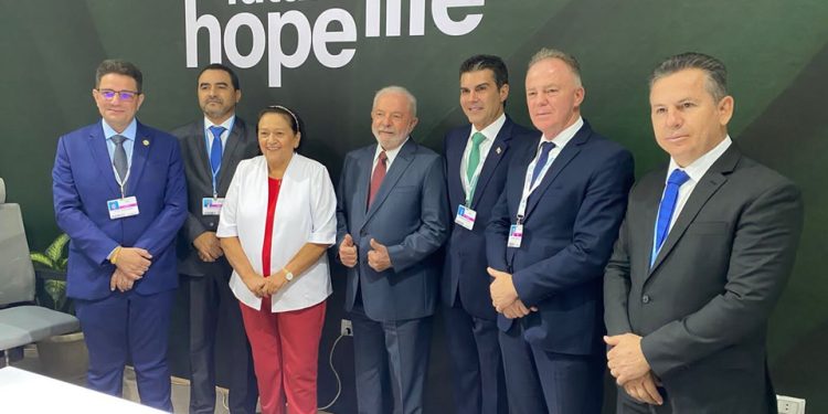 Casagrande se reúne com presidente eleito durante agenda com governadores na COP 27