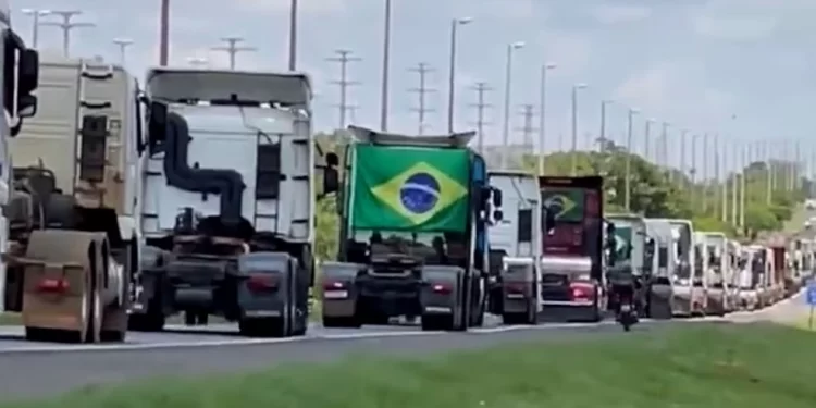 115 caminhões chegam a Brasília para engrossar manifestações