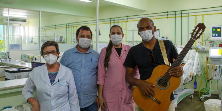 Hospital Geral de Linhares (HGL) utiliza musicoterapia no processo de tratamento de pacientes internados na UTI