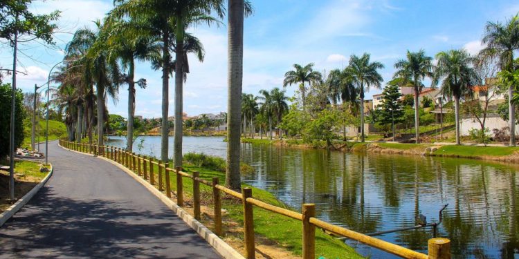 Prefeitura de Linhares inicia pavimentação asfáltica de pistas de caminhada na Linha Verde