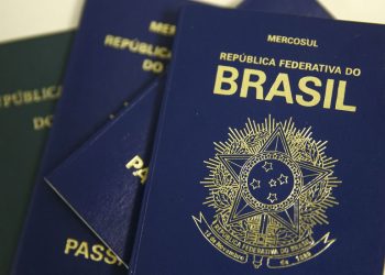 PF vai suspender emissão de novos passaportes por falta de verba