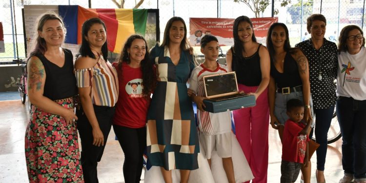 Combate ao trabalho infantil: MPT na escola premia participantes com bicicletas e netbooks em São Mateus