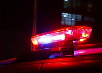 Homem e mulher são mortos a tiros dentro de carro de luxo no ES