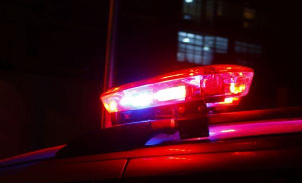 Homem e mulher são mortos a tiros dentro de carro de luxo no ES