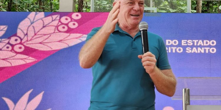 Governo do Estado inaugura nova quadra poliesportiva do Crefes